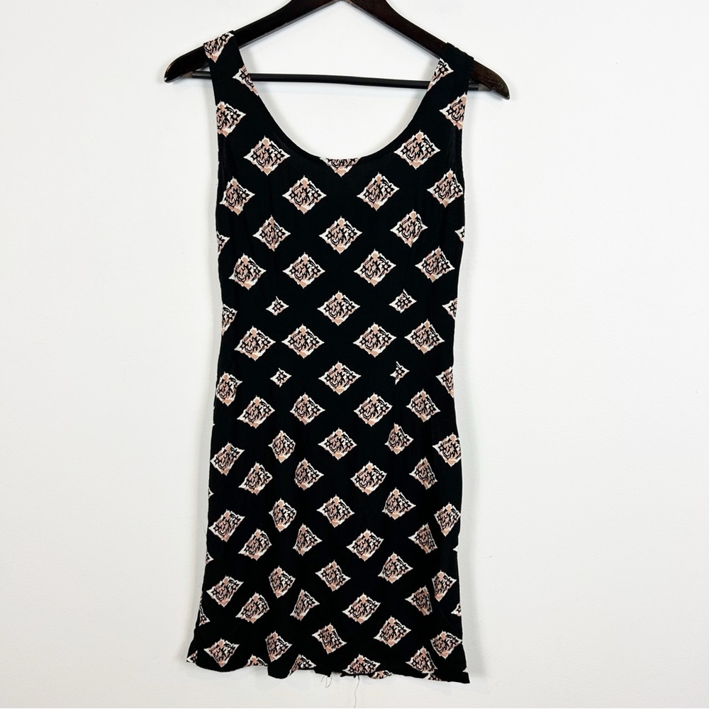 Elisse Vintage Shift Dress Size 9/10 Black with Pink Pattern 100% Rayon